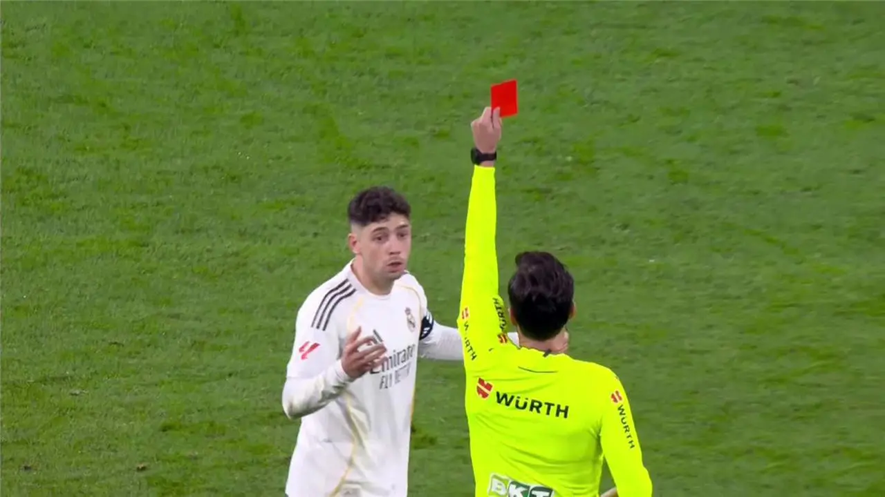 لجنة الحكام تحسم الجدل حول صحة حصول فالفيردي على بطاقة حمراء